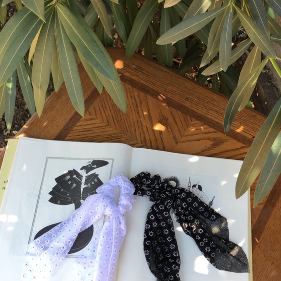 Pair of Floral Printed Eyelet Hair Tie Scrunchies - Picture 6 of 9